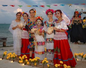 Espectacular «Hanal Pixan», Ana Paty Peralta regresa la tradición a Puerto Juárez