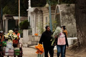 Mexicanos recuerdan a sus difuntos con ‘corazón y agradecimientos’ en el Día de Muertos