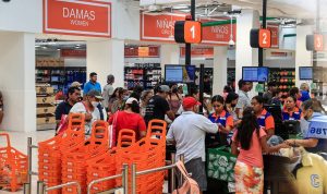 Reabren primeros cuatro supermercados en Acapulco tras el huracán Otis