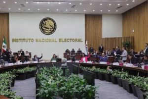 INE ordena postular a 50 diputados y 9 senadores indígenas, con discapacidad y LGBTIQ