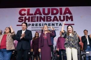 “¡Vamos a seguir haciendo historia!”, Claudia Sheinbaum se registra como precandidata de la 4T a la Presidencia de México