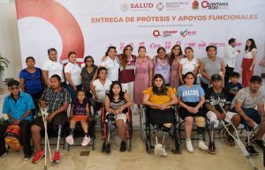 Entrega Mara Lezama prótesis de miembros inferiores y apoyos funcionales en Chetumal