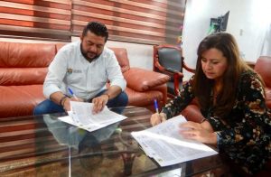 Firman SEMA y Ayuntamiento de Lázaro Cárdenas convenio para combatir la contaminación por basura marina