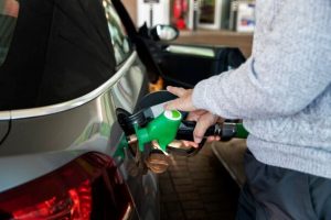 AMLO acusa a la oposición de crear campaña de supuesto aumento al precio de gasolinas