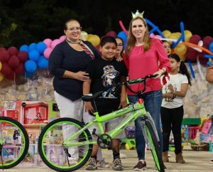 Atenea Gómez Ricalde celebra en grande el Día de Reyes con las niñas y niños de Zona Continental