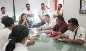 IMOVEQROO atiende y resuelve inquietudes de taxistas de Cozumel