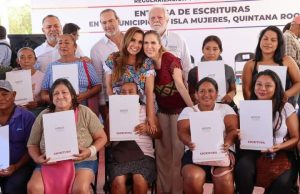 Mara Lezama y Atenea Gómez Ricalde llevan justicia social a la Zona Continental con entrega de escrituras de propiedad