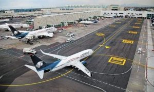 Continúan llega del más vuelos al aeropuerto internacional de Cancún