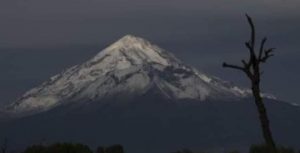 Alpinistas se pierden en el Pico de Orizaba durante un día de clima extremo; ya rescataron a 3