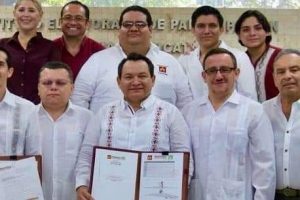 Es oficial «Huacho» Díaz Mena candidato a la gubernatura de Yucatán