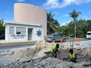 Gobierno Municipal llama a tomar previsiones ante la construcción del arco de seguridad de la Caseta de Policía de Costa Mujeres