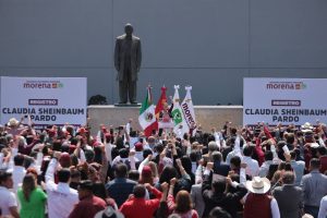 Hoy extendemos nuestra mano y convocamos a todas y todos los mexicanos a emprender este camino juntos y juntas: Claudia Sheinbaum se registra ante el INE como candidata a la Presidencia de México