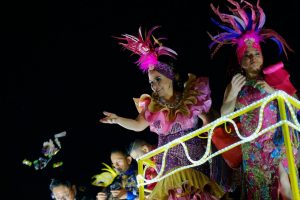 Festejan Mara Lezama y Juanita Alonso gran cierre de Carnaval con el pueblo cozumeleño