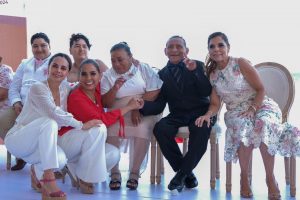Unen sus vidas 350 parejas en Cancún, Mara Lezama es testigo de honor en Bodas Colectivas