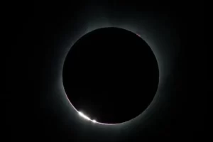 Hoy es el eclipse total 2024: ¿Dónde verlo en línea?