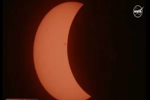 Eclipse solar comienza a apreciarse en Mazatlán