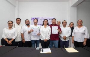 Recibe Jose Luis Chacón Méndez constancia como candidato a la Presidencia Municipal de Cozumel