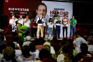 Vecinos de Mérida se comprometen llevar a Huacho a la gubernatura de Yucatán