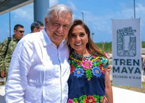 El presidente Andrés Manuel López Obrador y la gobernadora Mara Lezama supervisan el Tren Maya