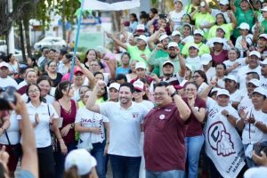 Reciben candidatos de la coalición «Sigamos Haciendo Historia en Quintana Roo», el respaldo de las y los habitantes de la colonia INVIQROO Cuzamil