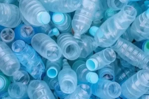 Inventan plástico que se autodestruye al final de su vida útil