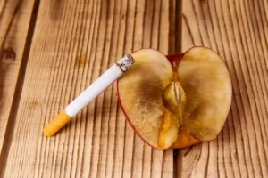 Exposición al tabaco durante infancia acelera el envejecimiento