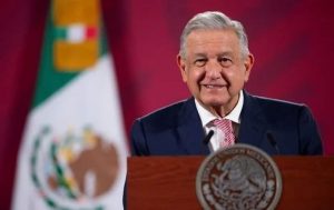 AMLO llama a decidir el «futuro de México»