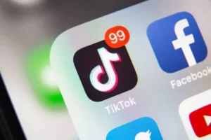 TikTok tendrá publicidad con personas generadas por IA