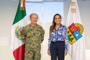 Mara Lezama revisa con Secretario de Marina, Rafael Ojeda “Estrategia implementada contra el sargazo en Quintana Roo”