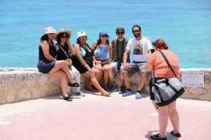 Miles de turistas disfrutan este verano de los múltiples atractivos que ofrece Isla Mujeres