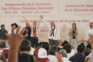 Vamos a seguir construyendo caminos artesanales para comunicar a Guerrero: Claudia Sheinbaum