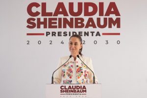 Claudia Sheinbaum presenta reducción oficial de reformas constitucionales para la no reeleccion, becas a estudiantes y apoyo a Mujeres de 60 a 64 años