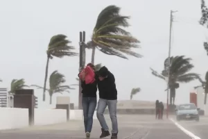 Cinco fenómenos meteorológicos ocasionarán lluvias en 21 estados de México este viernes 