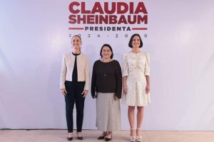 Claudia Sheinbaum presenta a Emilia Esther Calleja Alor la primera mujer directora de la CFE