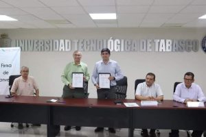 Signan convenio de colaboración CECyTE Tabasco y la UTTAB