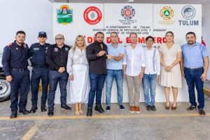 Diego Castañón Trejo reconoce a los bomberos en su día y entrega material y equipo de trabajo en Tulum