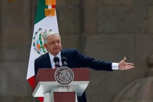 AMLO prevé que a finales de año México sea autosuficientes en gasolina, diésel y turbosina