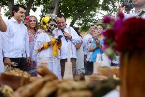 Regresa la Gran Muestra Estatal de Altares a la Plaza Grande de Mérida