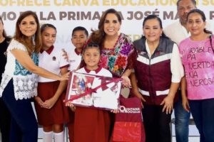 Impulsa Mara Lezama educación y bienestar familiar con la entrega de mochilas, útiles y uniformes escolares, inauguración de domo y acceso gratuito a Canva Educación