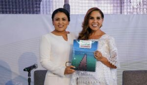 Mara Lezama acompaña a Blanca Merari en su Primer Informe de Gobierno en Puerto Morelos