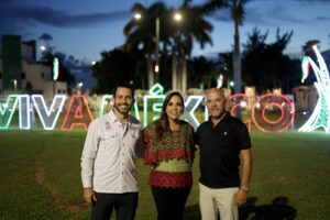Mara Lezama inaugura decorado patrio en la Zona Hotelera de Cancún e invita a disfrutar del parador fotográfico de las Fiestas Patrias