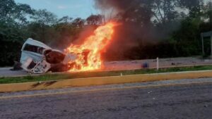 Choque múltiple en la Mérida-Campeche deja 15 fallecidos