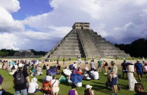 Con afluencia récord, Chichén Itzá vive equinoccio de otoño