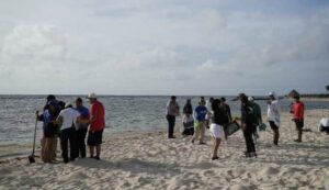 Cuidar la playa es proteger la vida marina: Fundación Eco-Bahía presenta resultados del Programa SAK en su tercer trimestre 2025