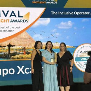 Grupo Xcaret recibe el Premio Arival en categoría de Inclusión con manos xuaves