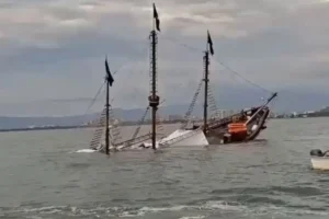 Se hunde ‘La Marigalante’, réplica de la Santa María en Puerto Vallarta 