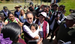 “Seguimos en territorio. Saldremos adelante”: Presidenta Claudia Sheinbaum Pardo en su segundo día de recorrido en zonas afectadas por las lluvias