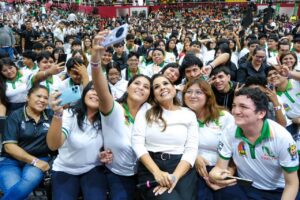 Mara Lezama acompaña el lanzamiento de “Vive Libre”, programa municipal para fortalecer la prevención y el bienestar de las juventudes cancunenses