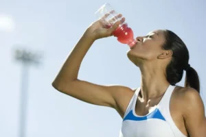 Aprueban impuesto a electrolitos con ingredientes no recomendados