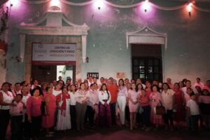 Japay ilumina su sede en apoyo a la lucha contra el cáncer de mama  